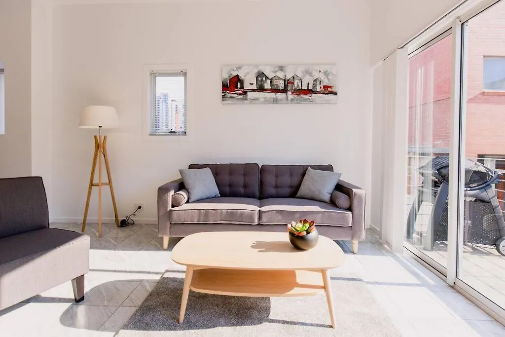 Spacious Townhouse Comfort In Hobart'S Heart